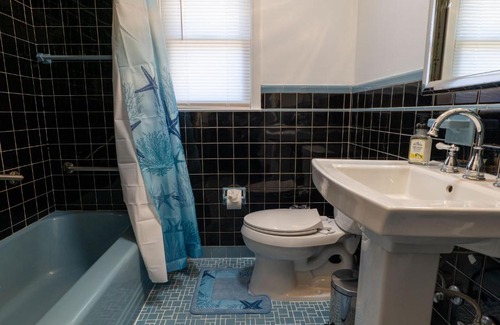 Rahway Apartment | Cozy Apt Lake Park Station Airport Hospital NJ NYC