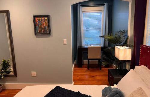 Everett Apartment | Cozy as a Sunday - 2/BR sleep 6