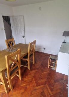 London Borough of Ealing House | Cozy at Slim's
