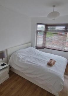 London Borough of Ealing House | Cozy at Slim's