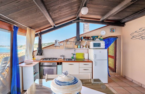 Santa Reparata House | Cozy Attic Apartment "Sul Mare a Santa Teresa" with Wi-Fi, Sea View, Terrace