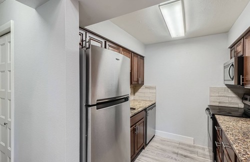 Aurora Condo | Cozy Aurora Condo with 2 Full Bathrooms!