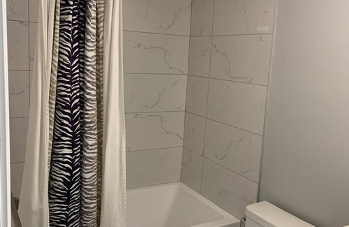 Southeast Edmonton House | Cozy Basement room & Private washroom, with wifi Internet, TV and much more.