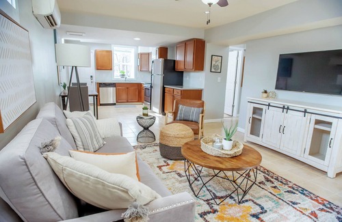 Edgewood Apartment | Cozy Basement Suite with Full Kitchen, Walk to Edgewood