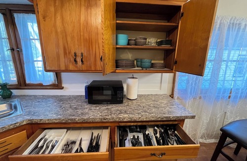 Bay View House | Cozy Bay View 2-bedroom apartment in charming Milwaukee