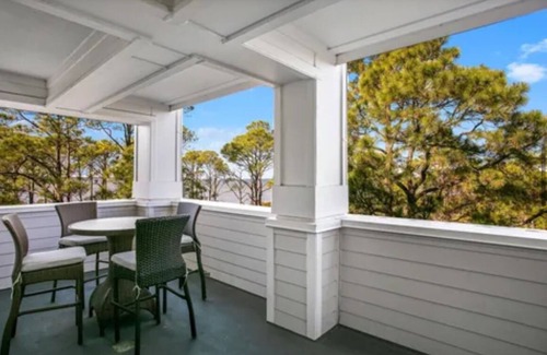 Baytowne Wharf Condo | Cozy Bayside Retreat at Lasata, Steps from Baytowne Wharf 3 bed 3 full bath!