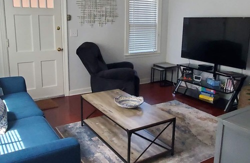 Biloxi Cottage | Cozy Beach Cottage 2 minutes from beach