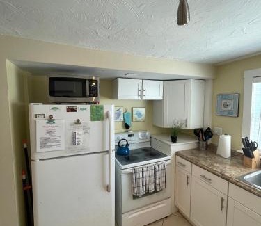 Pass-a-Grille House | Cozy Beach Rental 1B/1B