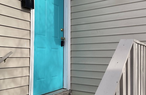 West Allis House | ★ Cozy Beach Themed Home ★ 2 Beds ★ Spacious Parking ★