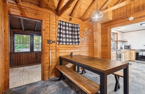 Kabletown Cabin | Cozy Bear-Themed Mountain Cabin in Harpers Ferry with Relaxing Jacuzzi Hot Tub