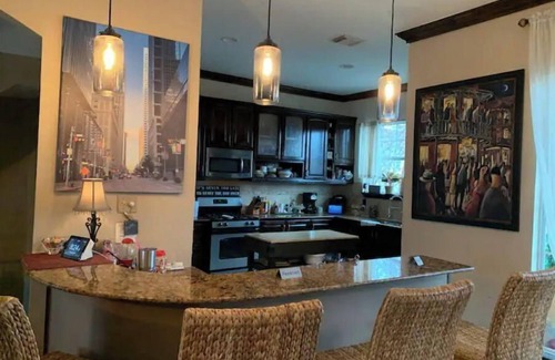 Houston House | Cozy bedroom in the heart of the Galleria