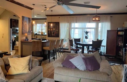 Houston House | Cozy bedroom in the heart of the Galleria