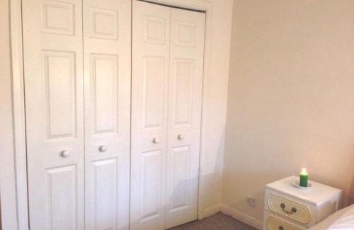 East Horsley House | Cozy bedroom in well equipped apartment