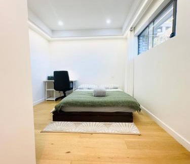 Revesby House | Cozy Bedroom with Private Bathroom and Toilet Close to Train Station Airport