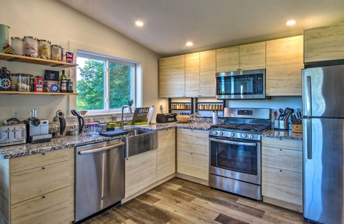 Bethel Cabin | Cozy Bethel Escape w/ Views < 10 Mi to Ski!