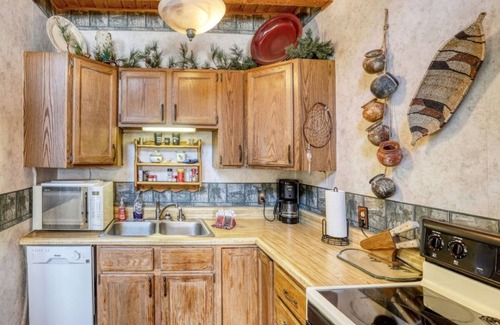 Lead Cabin | Cozy Black Hills Retreat – Loft, deck, pet-friendly & peaceful mountain views!