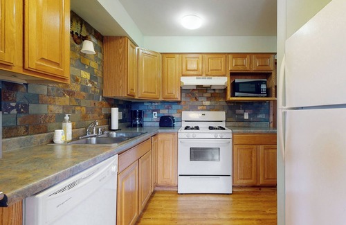 Warrens Cabin | Cozy Blue 2 bedroom cabin in enchanting Warrens, Unit B