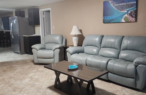 Englewood South House | Cozy Blue 4 Miles to beach.Dogs allowed, Hot tub, firepit,