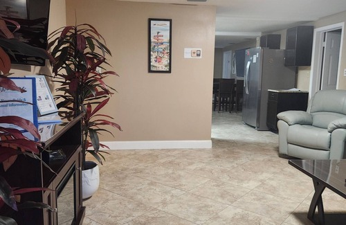 Englewood South House | Cozy Blue 4 Miles to beach.Dogs allowed, Hot tub, firepit,