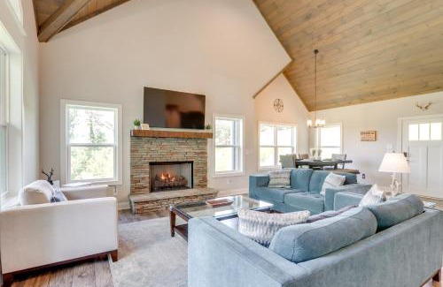 Blairsville House | Cozy Blue Ridge Cabin Game Room and Mountain Views