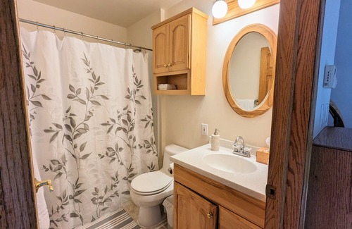 Nisbet House | Cozy Boathouse On the Water