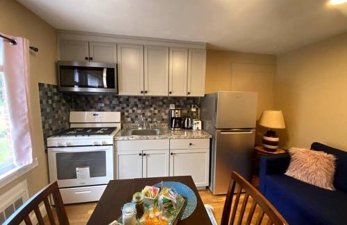 West Roxbury Apartment | Cozy Boston Getaway Apartment! Free Parking