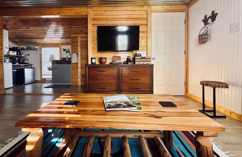 Jasper House | Cozy Bungalow at the Top of the Canyon