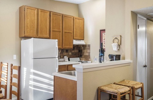 Kimberling City House | Cozy Bungalow w Boat Slip-Free Daily Tickets-Table Rock Lake Access-Outdoor Pool-Mini Golf