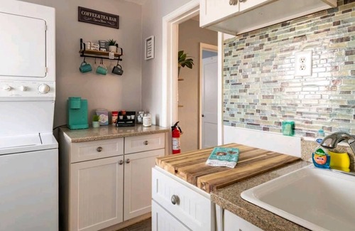 Portsmouth House | Cozy Bungalow