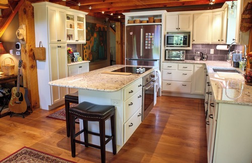 Oxford Cabin | Cozy Cabin 2-Bedroom near Miami University in Oxford, OH