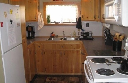 West Yellowstone Cabin | Cozy cabin a minute from Yellowstone. Book now for your Winter Wonderland stay!