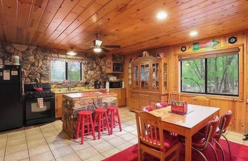 Christopher Creek Cabin | Cozy Cabin by the Creek