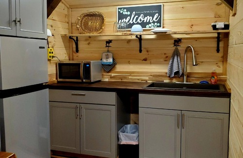 Indian Rock Springs Cabin | Cozy cabin close to white water rafting, ziplining, hiking & Harrah's casino.