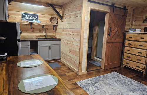 Indian Rock Springs Cabin | Cozy cabin close to white water rafting, ziplining, hiking & Harrah's casino.