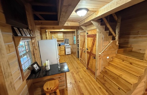 Borden Cabin | Cozy Cabin Escape in Borden, IN – Minutes from Louisville & Outdoor Trails
