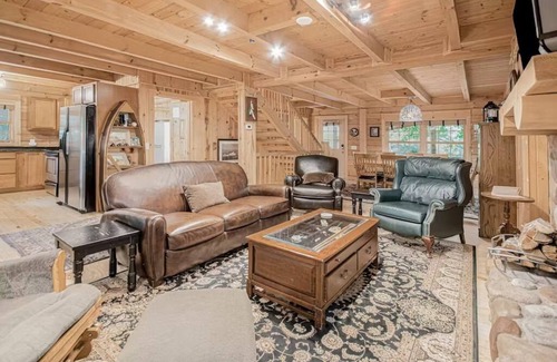 Holland Cottage | Cozy Cabin Getaway with Private Hot Tub & Lake Access in Saugatuck!