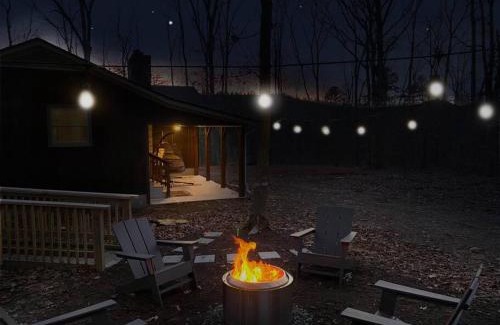 Andersonville House | Cozy Cabin - Hot Tub - State Park - Near Lake