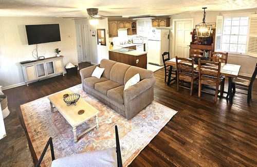 Unaka Cabin | Cozy Cabin in Gated Community with Pool and Marina Access, Pet Friendly!