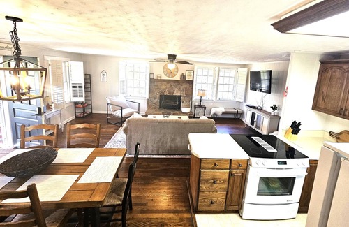 Unaka Cabin | Cozy Cabin in Gated Community with Pool and Marina Access, Pet Friendly!