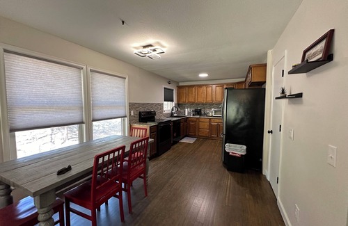 Bella Vista Cabin | Cozy cabin in serene Bella Vista with WiFi and AC