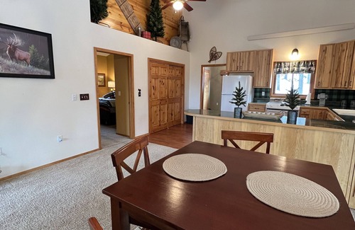 Newcastle Cabin | Cozy cabin in the beautiful Black Hills