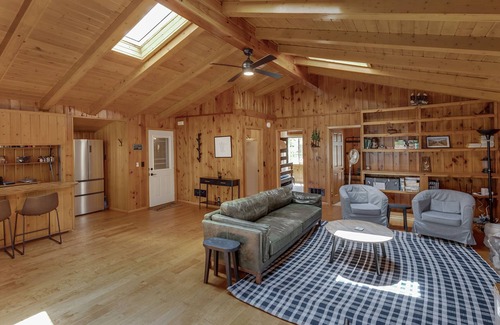 Motley House | Cozy Cabin In The Pines Amazing & Peaceful With Dock On Shamimeau