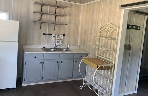 Grenada Cabin | Cozy cabin minutes from lake