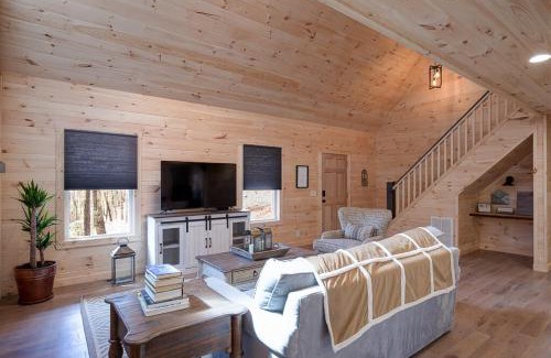 Dahlonega House | Cozy Cabin near Historic Dahlonega Town Square