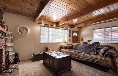 Big Bear Lake House | Cozy Cabin on Elm