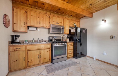 Big Bear Lake House | Cozy Cabin on Elm