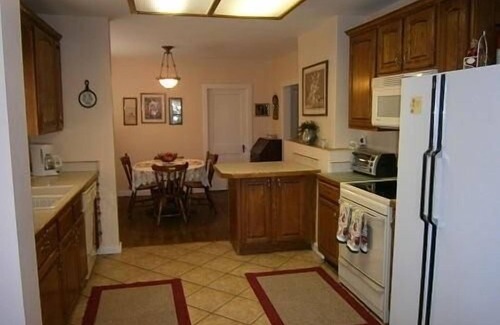 Pinetop-Lakeside Cabin | Cozy Cabin Only 5 Blocks From Rainbow Lake! Walk To Fishing! Great Rates!