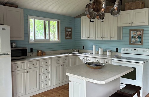 Beaconia Cabin | Cozy Cabin Retreat Lakeview Bay