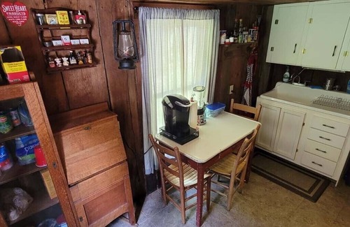 Lansing Cabin | Cozy Cabin Retreat with Mountain Views