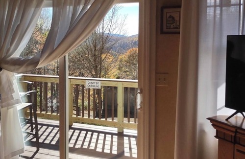 Lansing Cabin | Cozy Cabin Retreat with Mountain Views